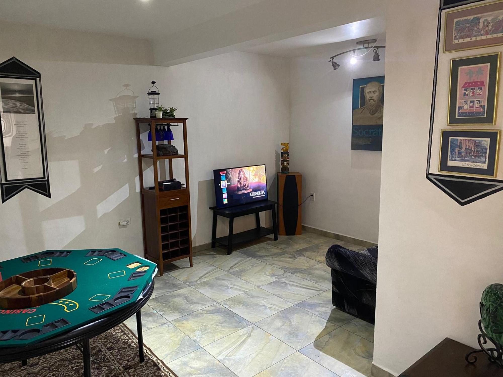 Spacious Rooftop House W/ King Bed 티후아나 외부 사진