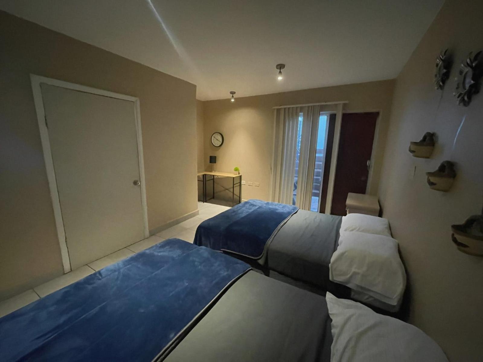 Spacious Rooftop House W/ King Bed 티후아나 외부 사진